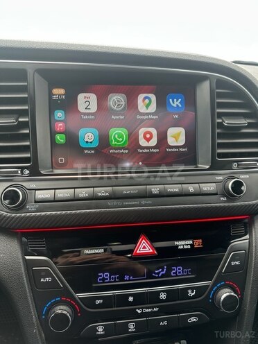 Hyundai Elantra-11