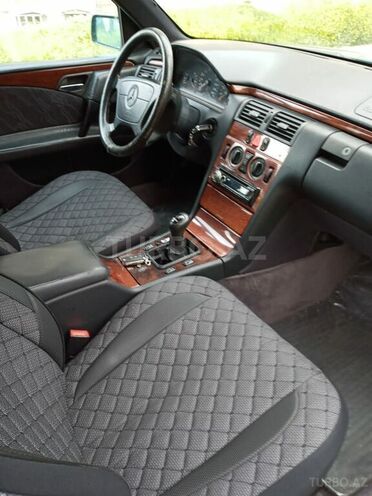 Mercedes E 200-6