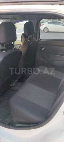 Renault Logan-6