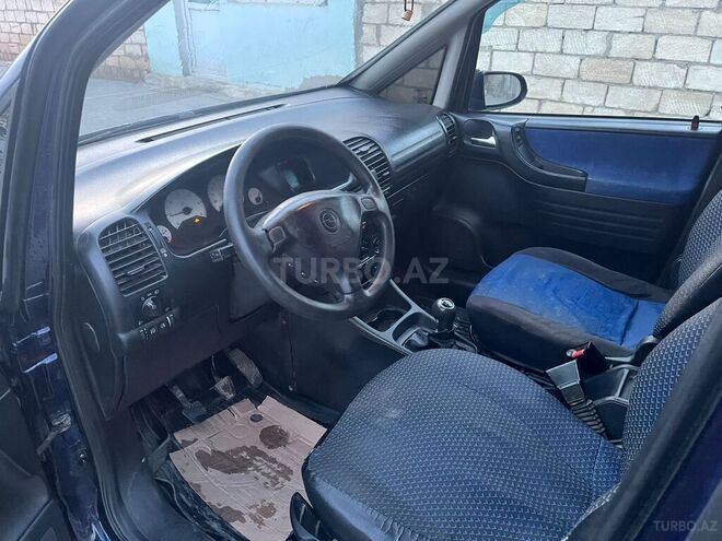 Opel Zafira-10