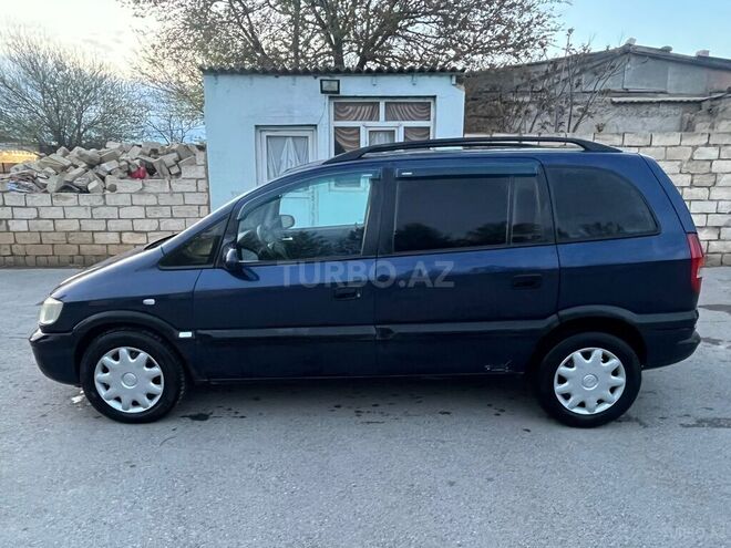 Opel Zafira-5
