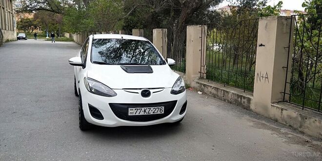 Mazda 2-1
