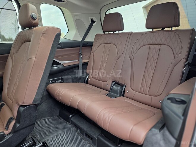 BMW X7-13