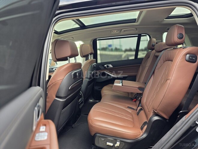 BMW X7-12