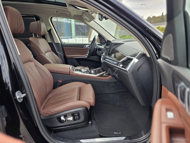 BMW X7-9