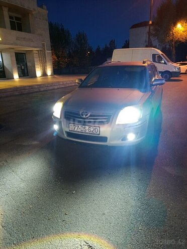 Toyota Avensis-10