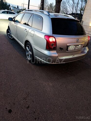 Toyota Avensis-13
