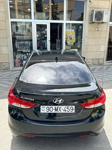 Hyundai Elantra-2