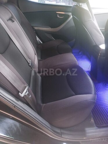 Hyundai Elantra-4