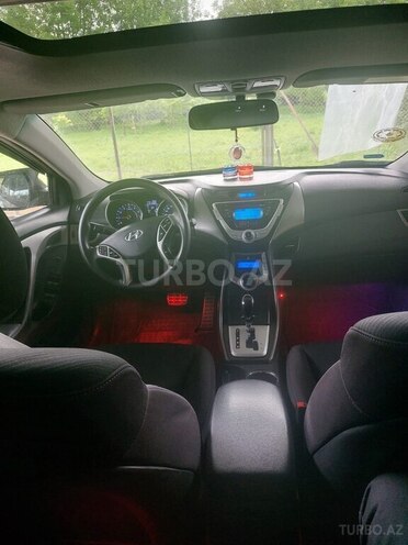 Hyundai Elantra-7