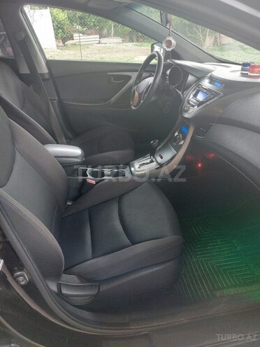 Hyundai Elantra-6