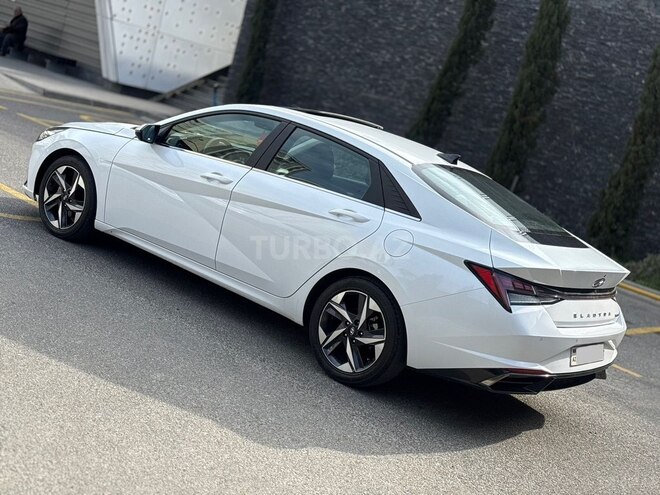 Hyundai Elantra-6