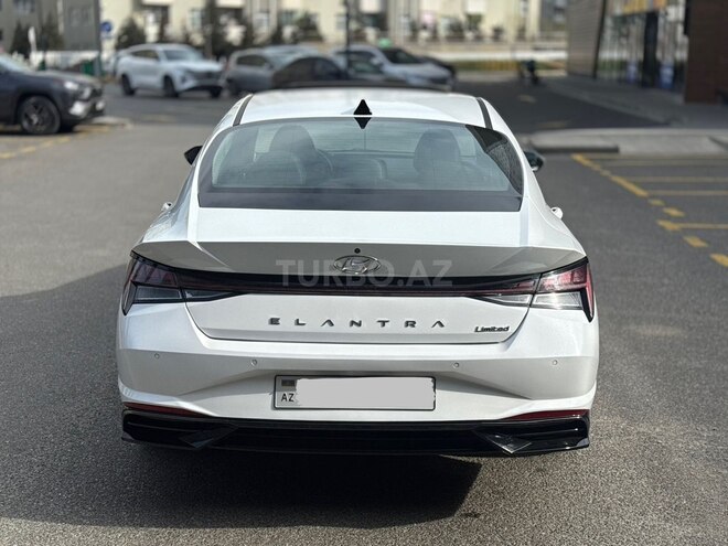 Hyundai Elantra-4