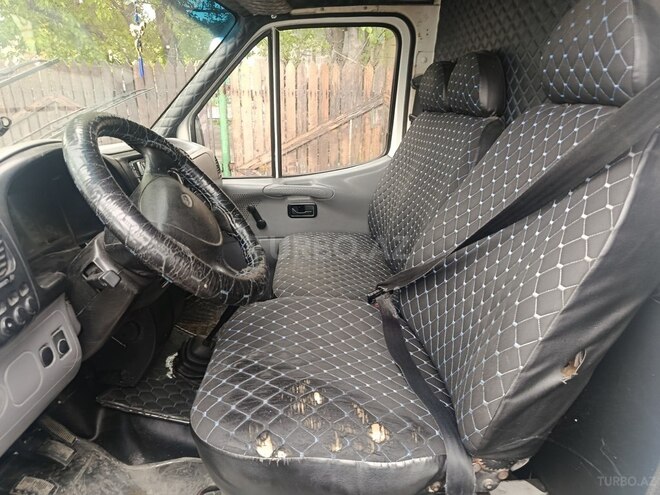 Ford Transit-3