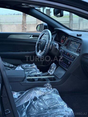 Hyundai Sonata-12
