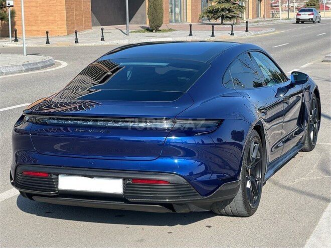 Porsche Taycan GTS-10