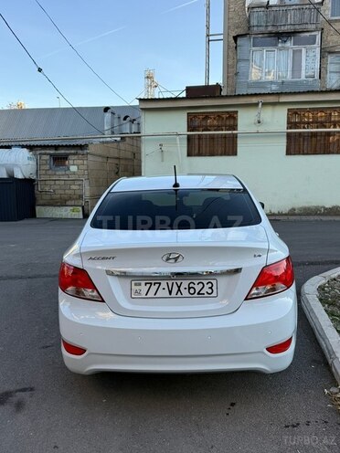 Hyundai Accent-2