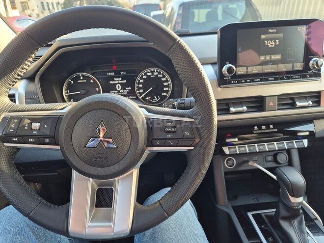 Mitsubishi L200-12
