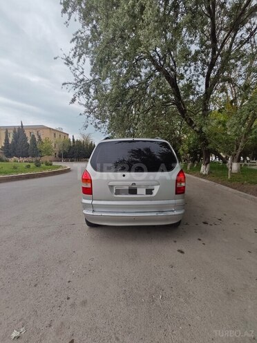 Opel Zafira-8