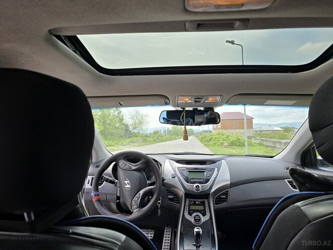 Hyundai Elantra-2