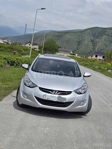 Hyundai Elantra-1