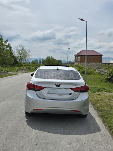 Hyundai Elantra-6
