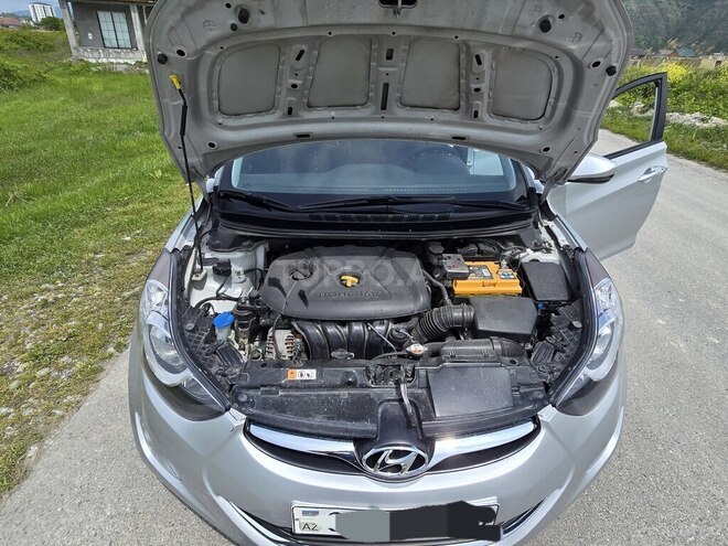 Hyundai Elantra-5