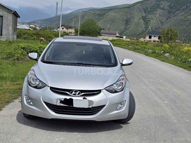 Hyundai Elantra-8