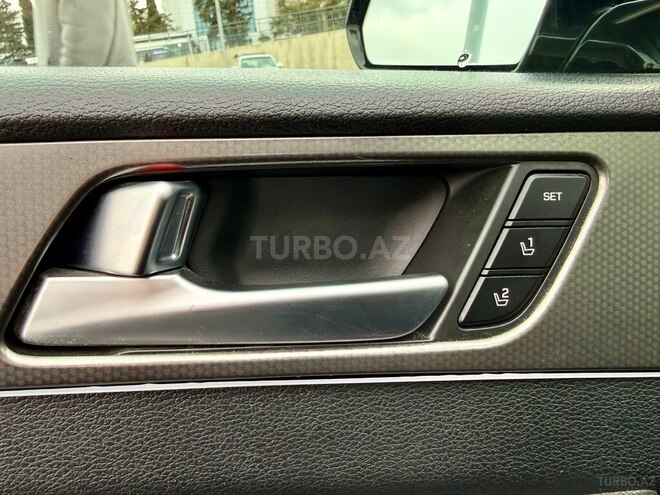 Hyundai Sonata-14