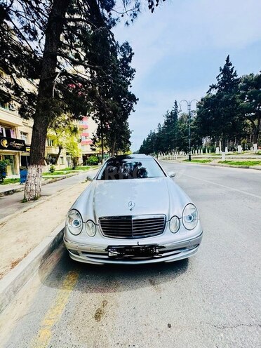 Mercedes E 240-1
