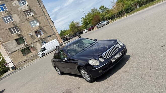 Mercedes E 220-2