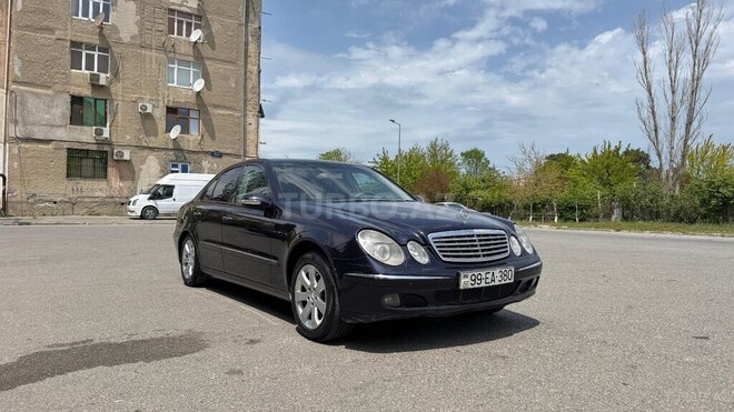 Mercedes E 220-1