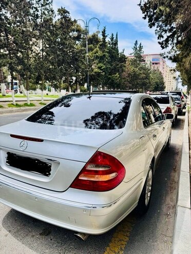 Mercedes E 240-4