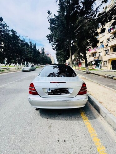 Mercedes E 240-5