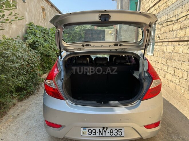 Hyundai Accent-7