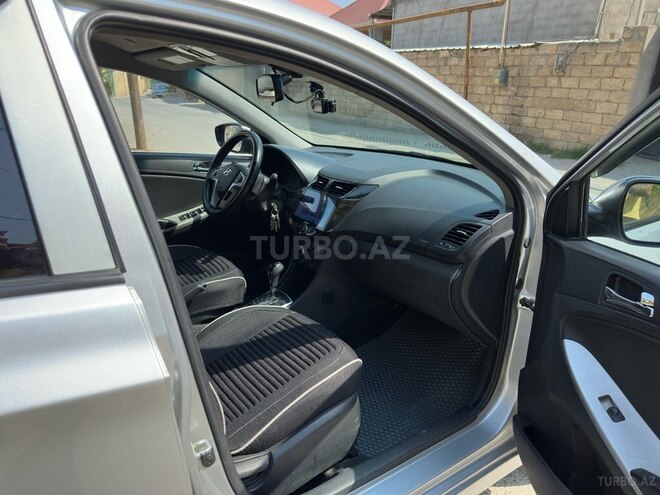Hyundai Accent-9