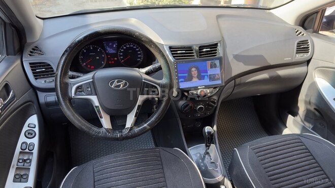 Hyundai Accent-14