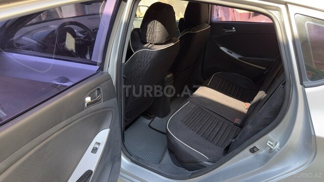 Hyundai Accent-11