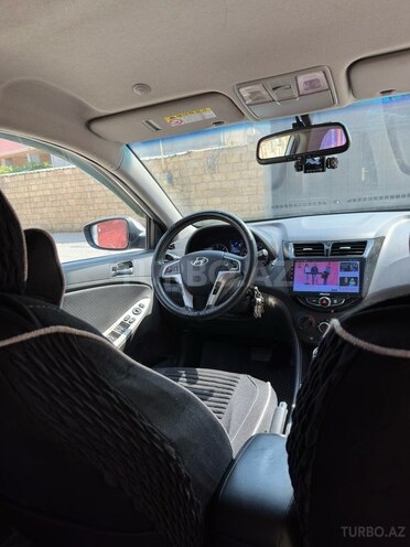 Hyundai Accent-15