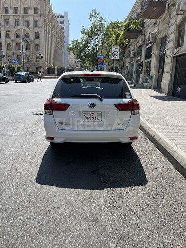 Toyota Corolla Fielder-2
