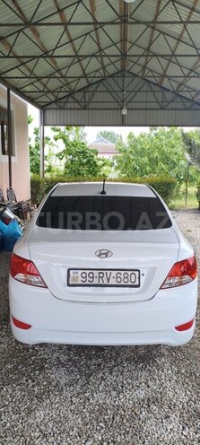 Hyundai Accent-2