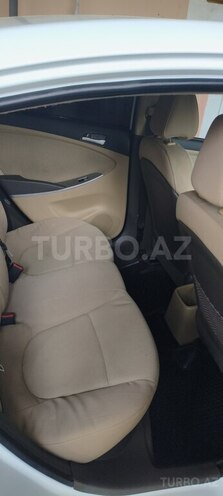 Hyundai Accent-4