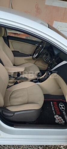 Hyundai Accent-5