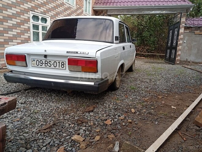 LADA (VAZ) 2107-2