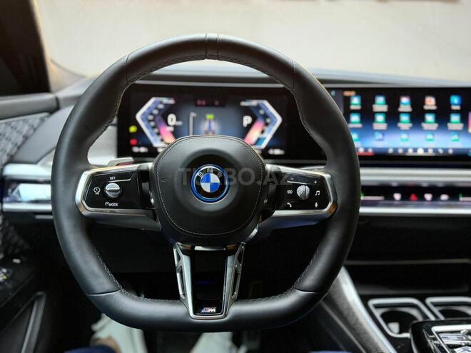 BMW i7-7