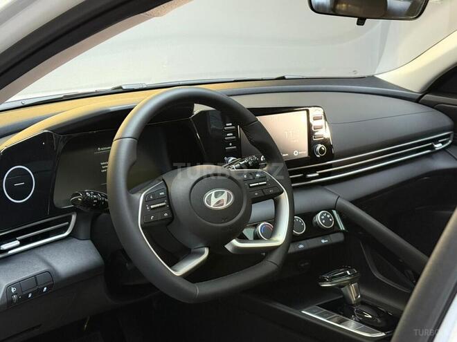 Hyundai Elantra-8