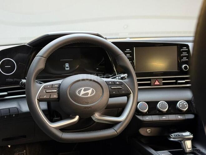 Hyundai Elantra-6