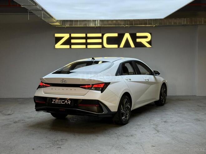 Hyundai Elantra-4