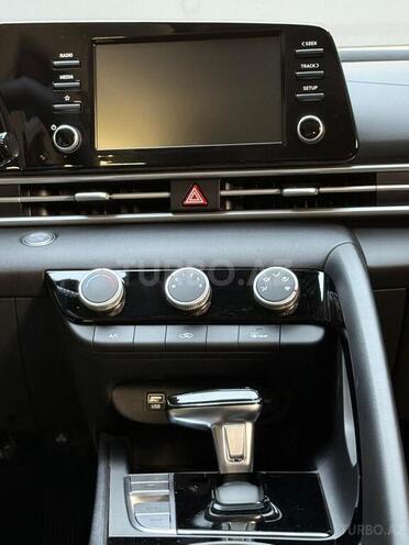 Hyundai Elantra-7