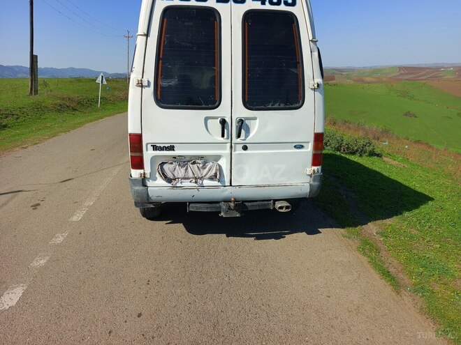 Ford Transit-8